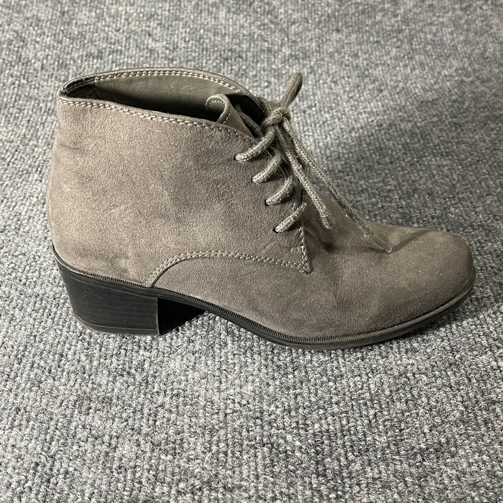 *Jaclyn Smith Hannie Women's Gray Lace Up Ankle BootsSz 5M